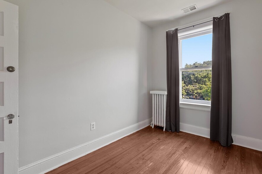 Building Photo - 1660 Irving St NW