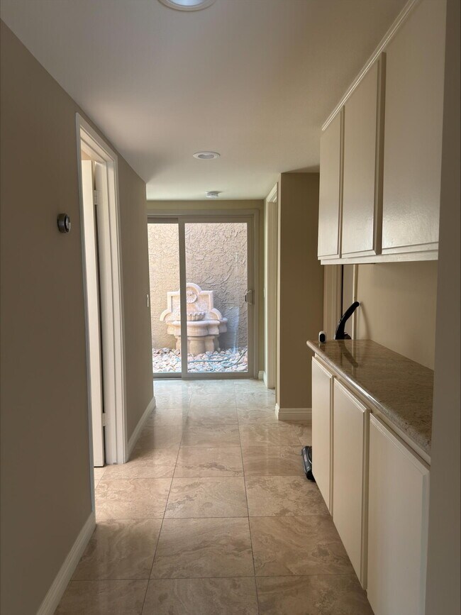 Building Photo - 44299 Capri Ct