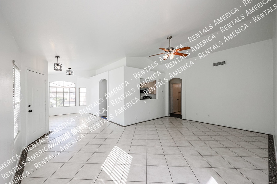 Building Photo - 12731 W Sharon Dr