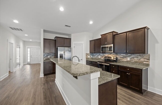 Building Photo - Like New Garden View Townhome in Graham