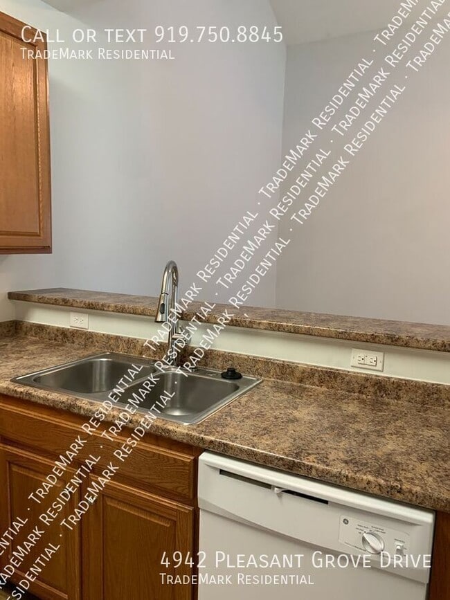 Building Photo - 4942 Pleasant Grove Dr