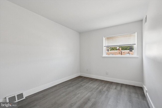 Building Photo - 2155 Benson St
