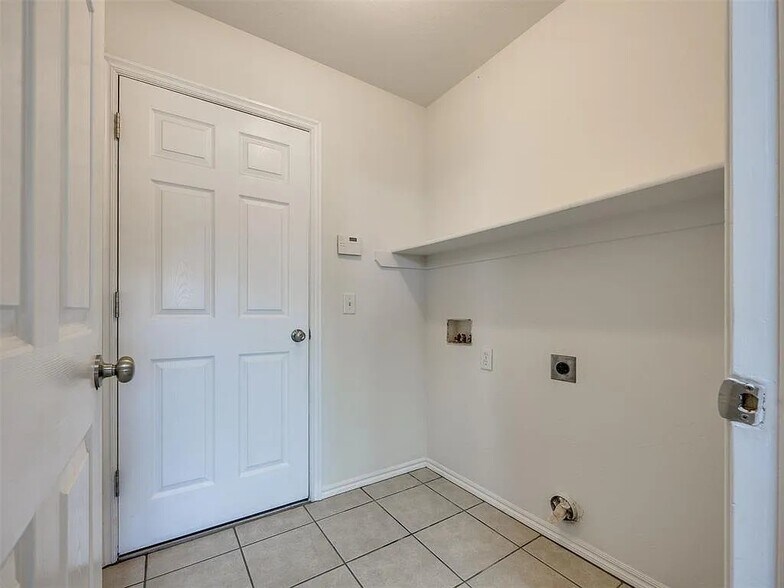 Building Photo - 2417 Arbor Dr