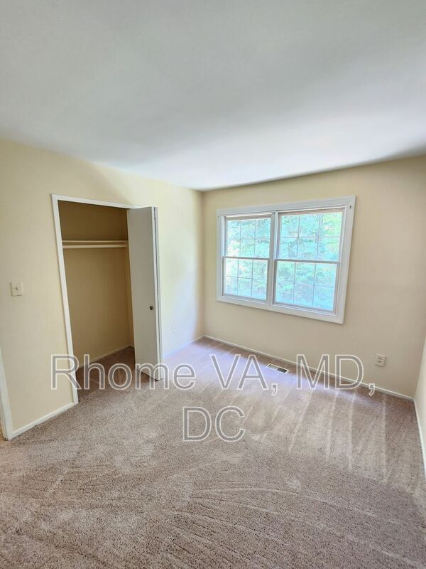 Building Photo - 7752 Matisse Way
