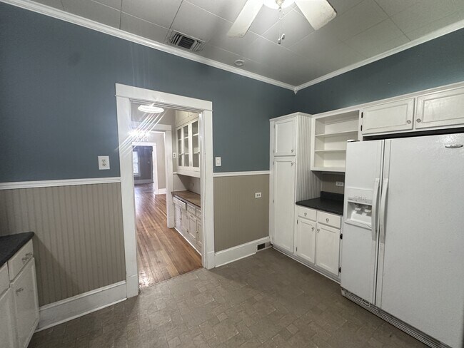 Building Photo - 215 N Washington St