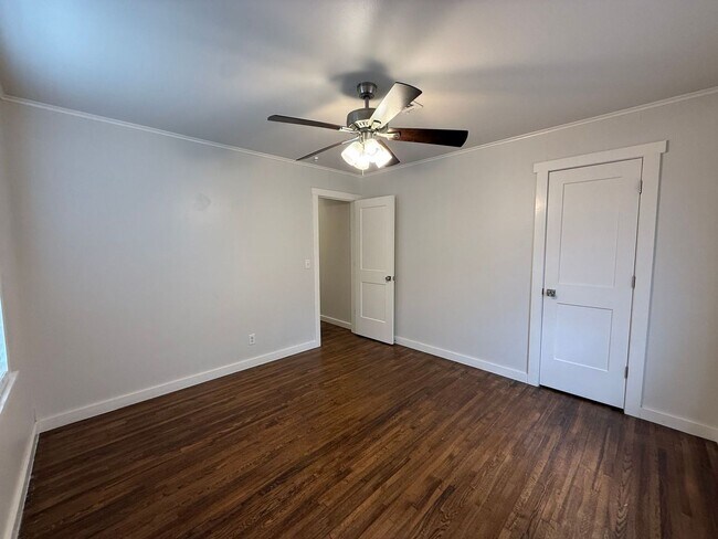 Building Photo - Welcome to your new charming 3-bedroom, 1.5-bath home in Broken Arrow close to Main Street!