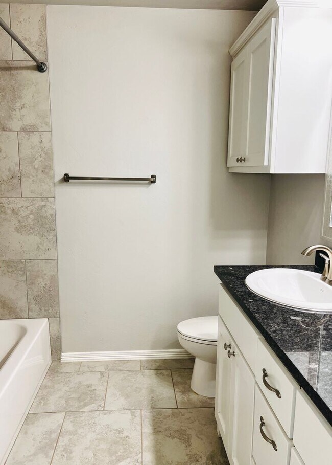 Building Photo - Beautiful 3BD 2BA w/ Bonus Room Located in Edmond's Falls at Vista Ln Addition!!