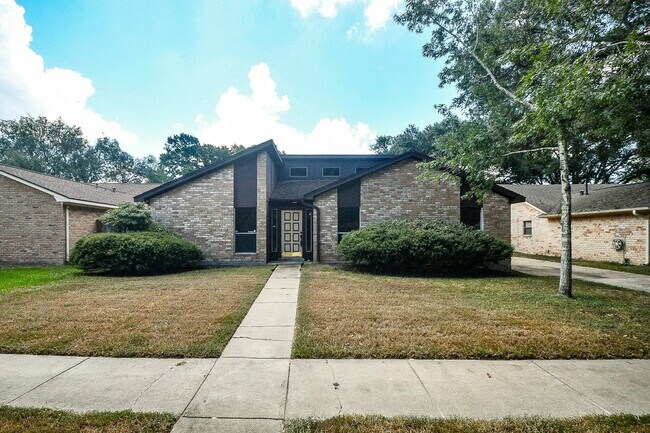 Building Photo - 21327 Park Tree Ln