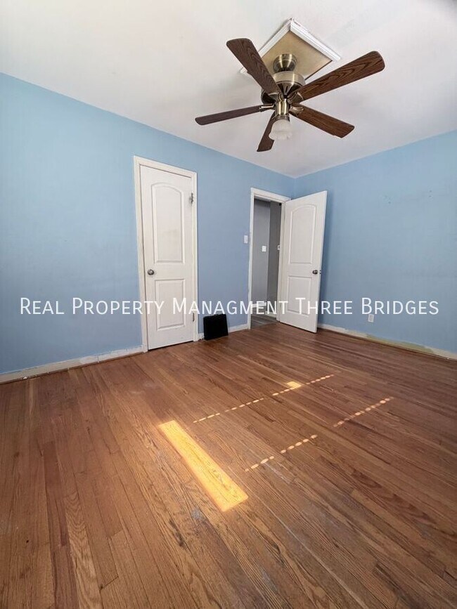 Building Photo - 35 S Barat Ave