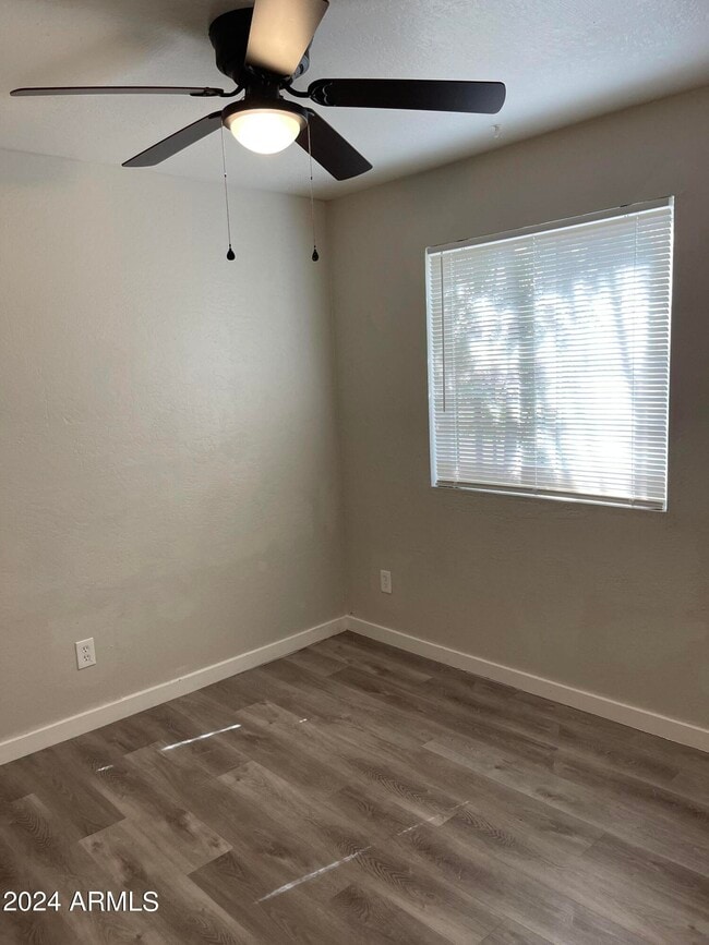 Building Photo - 916 N Pueblo Dr