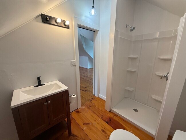 Building Photo - 7 N Green St