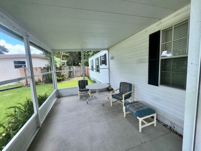 Building Photo - 641 Bayou Dr