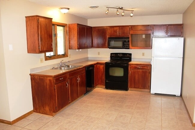 Building Photo - Huge Backyard - Close to Ft. Riley!