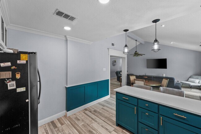 Building Photo - 16906 Rolling Acres Dr