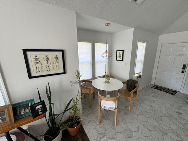 Building Photo - House for rent in Manteo