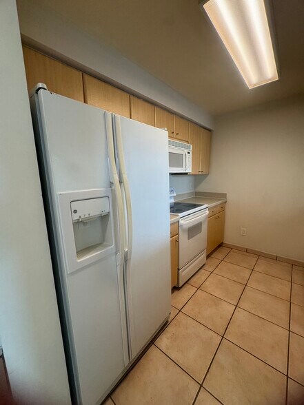 Building Photo - 690 SW 1st Ct