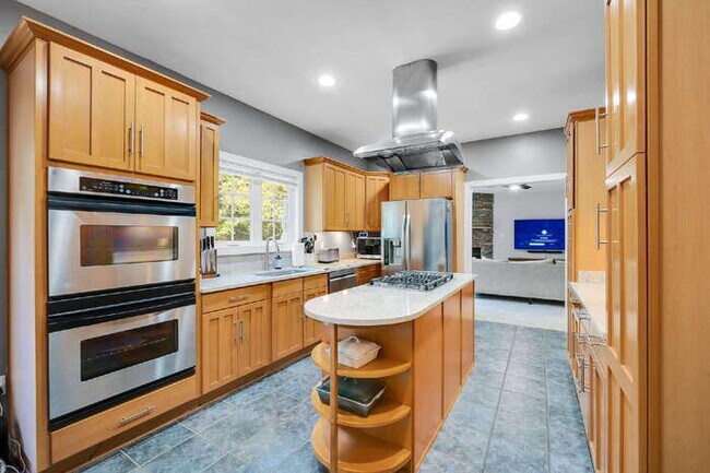Building Photo - 4 Bedroom Home on 3.65 Acres in Moseley – Available September 22nd – $3,500/mo