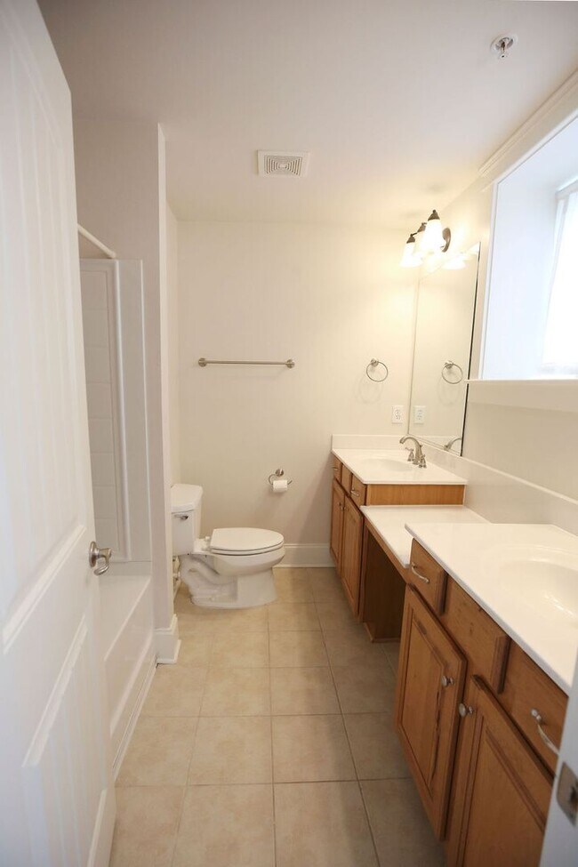 Building Photo - Available August 10th. Beautiful 3BR/2.5BA Townhome in Shelmore Village!
