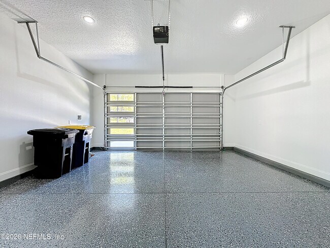 Building Photo - 2121 Broadwater Dr