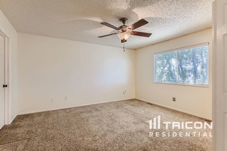 Building Photo - 862 Marshall Dr