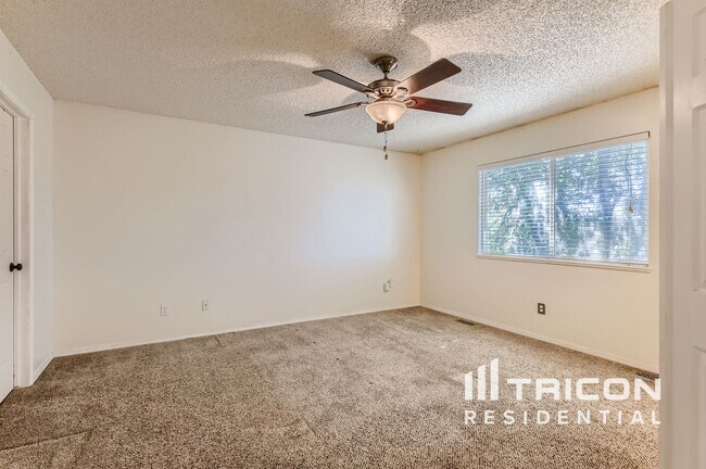 Building Photo - 862 Marshall Dr
