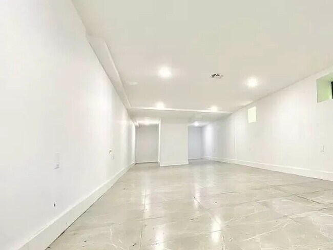 Building Photo - 172 Veronica Pl