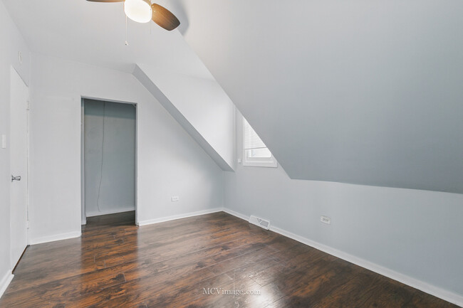 Building Photo - 355 N Hickory St