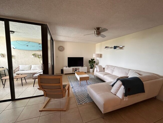 Building Photo - 1915 Lavers Cir