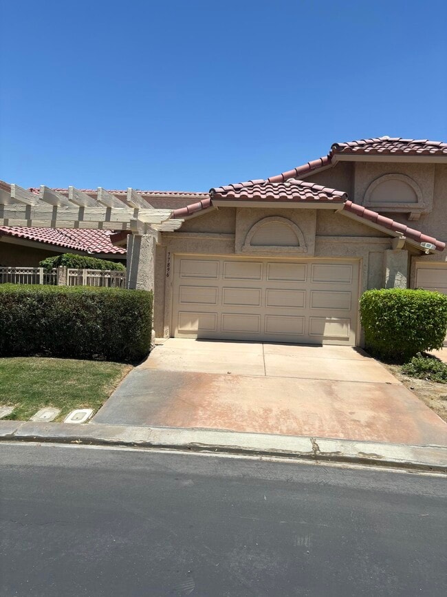 Primary Photo - 77896 Woodhaven Dr N