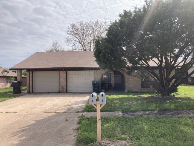 Primary Photo - 2110 Hinkle Ave