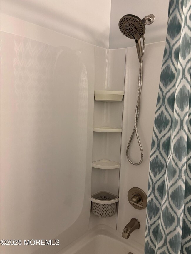 Building Photo - 169 Manor Dr