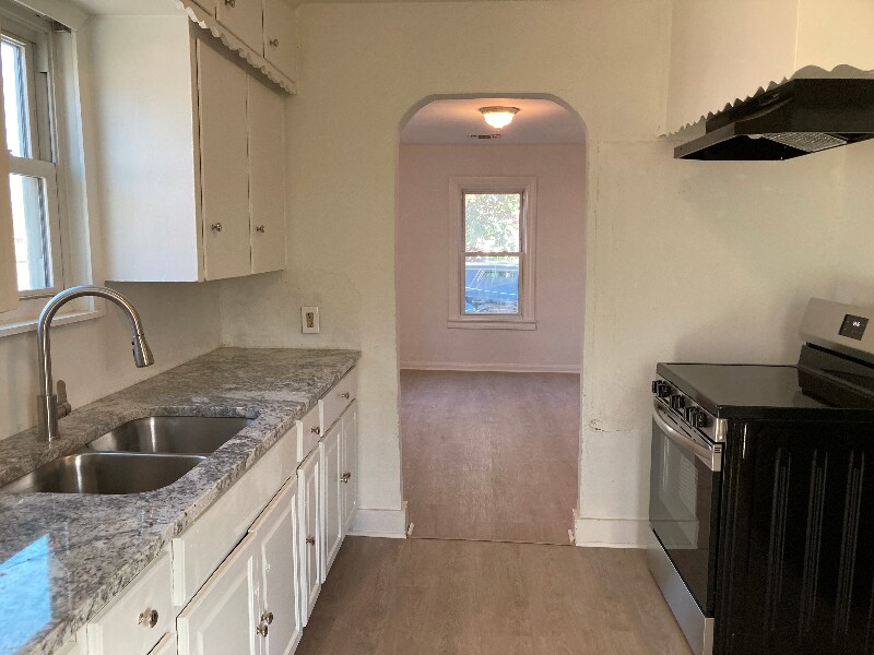 Building Photo - 10221 Silvercrest St