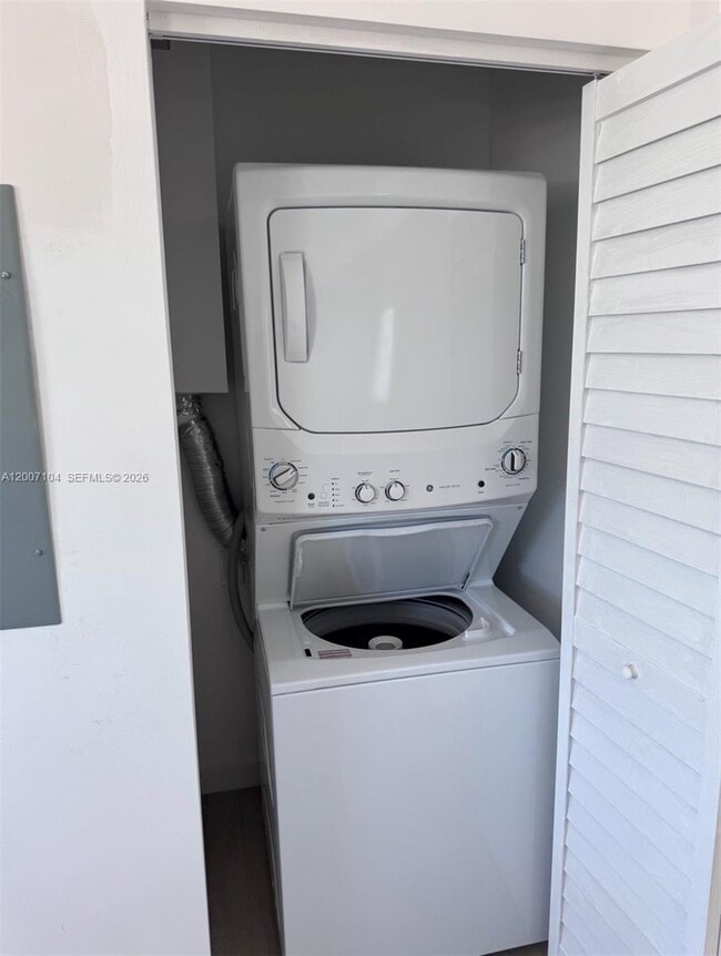 Building Photo - 950 79th Terrace