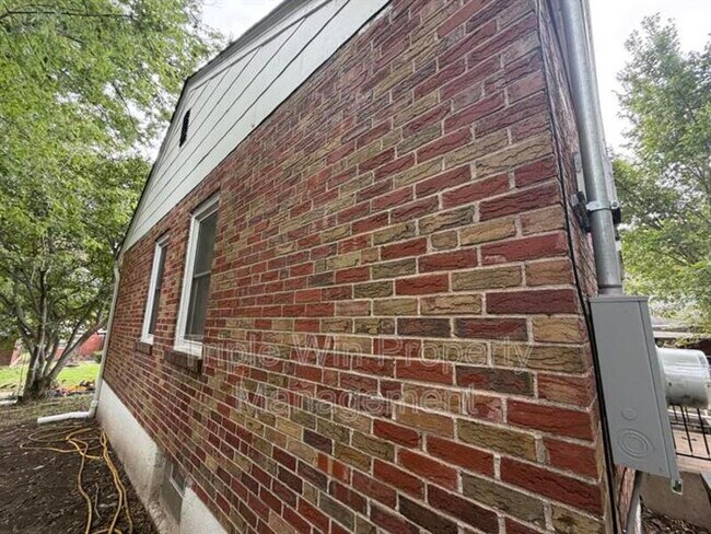 Building Photo - 8004 Monroe Ave