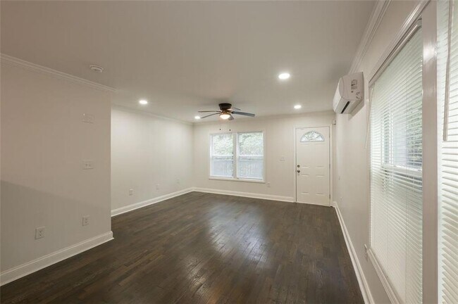 Building Photo - 2027 Lois Pl NW