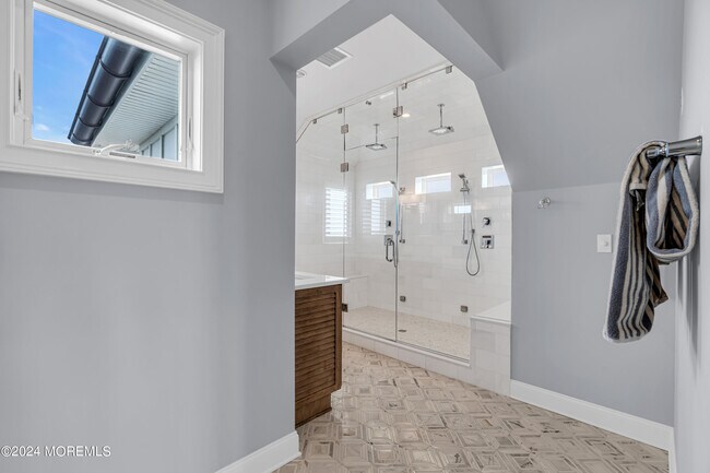 Building Photo - 3574 Ocean Terrace