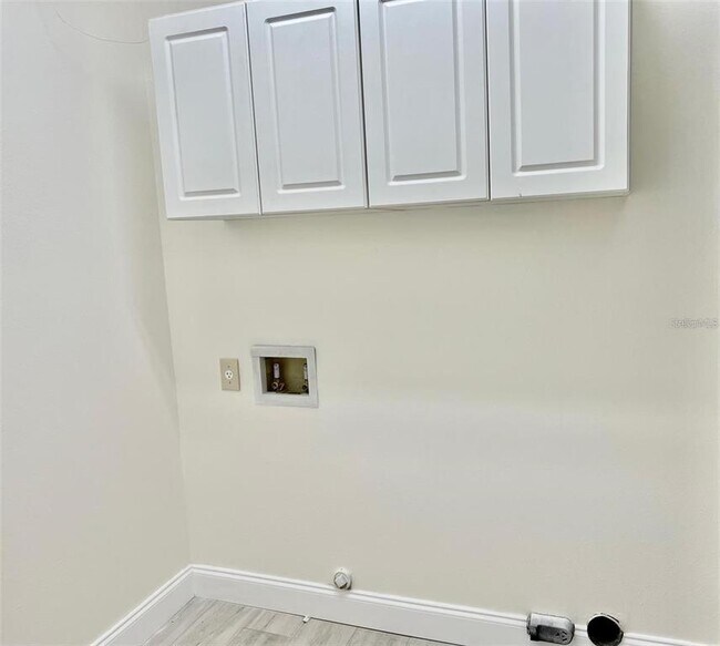 Building Photo - 844 W Charing Cross Cir