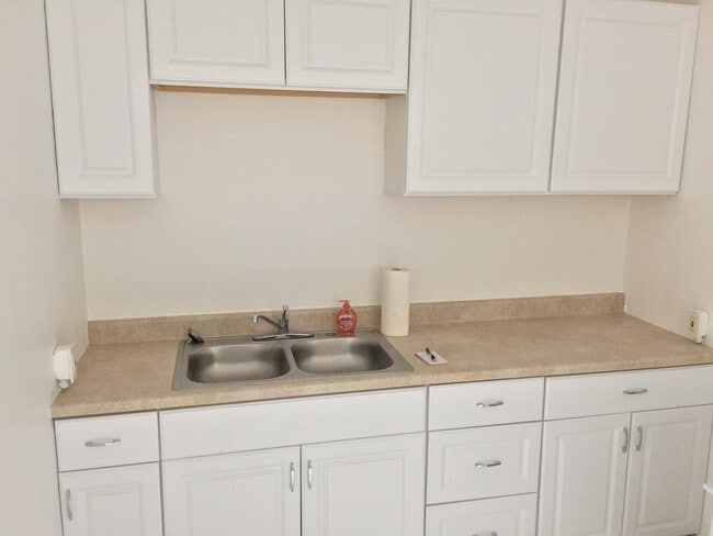 Building Photo - 505 SE Lyon St