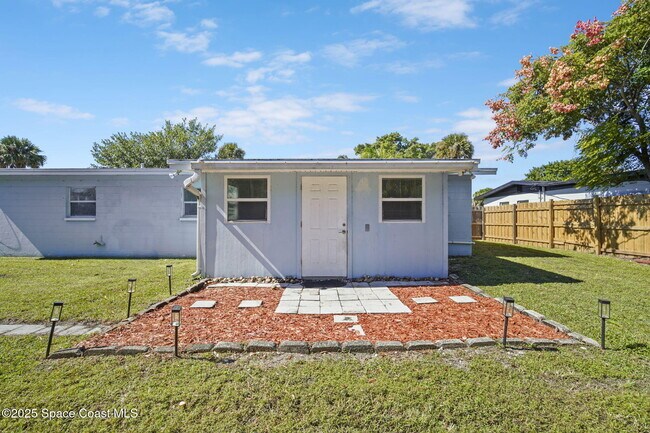 Building Photo - 818 Hampton Way