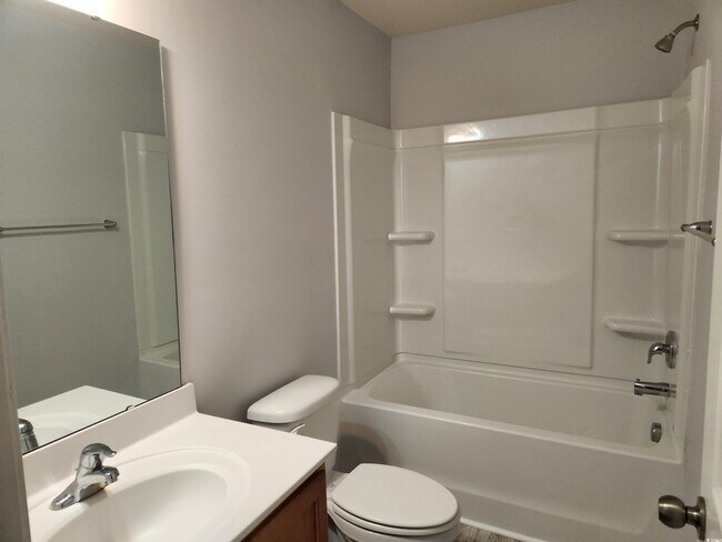 Building Photo - 247 Grv Pk Lp
