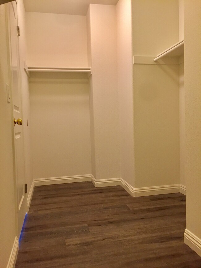 master bedroom walk-in closet - 504 Robins Pl