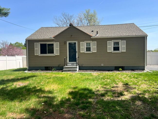 Primary Photo - Single Family Ranch for Rent In Sixteen Ac...