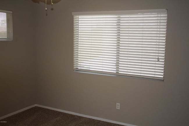 Building Photo - 6123 N 135th Dr