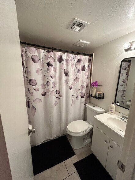 Building Photo - 2625 S Lands End Rd