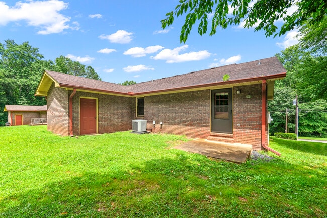 Building Photo - 105 McWhirter Pl