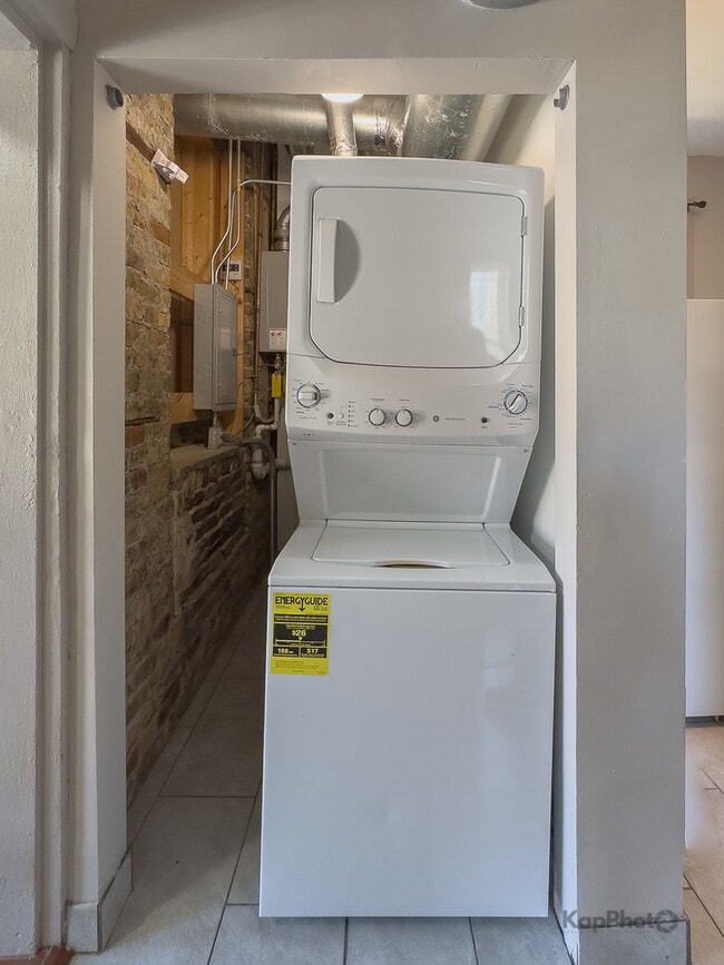 Building Photo - 2504 S Blue Island Ave