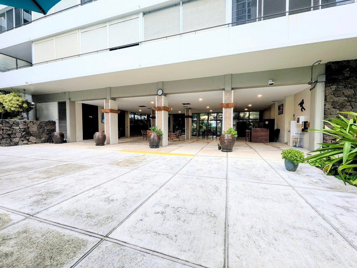 Building Photo - 425 Ena Rd