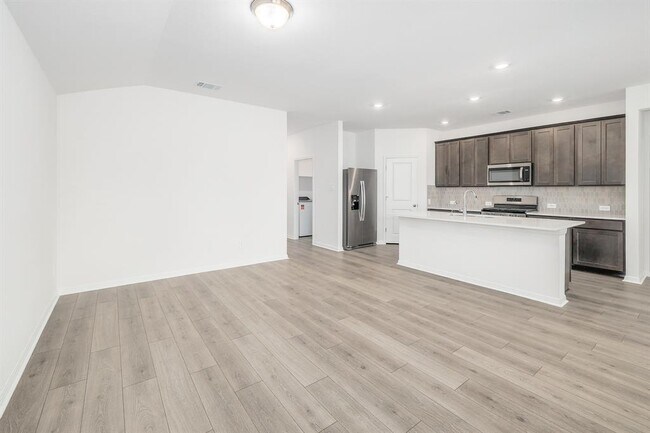 Building Photo - 105 Fossil Dr