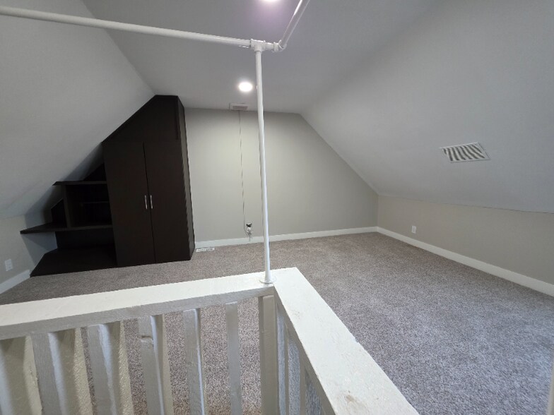 Building Photo - 116 E 27th St