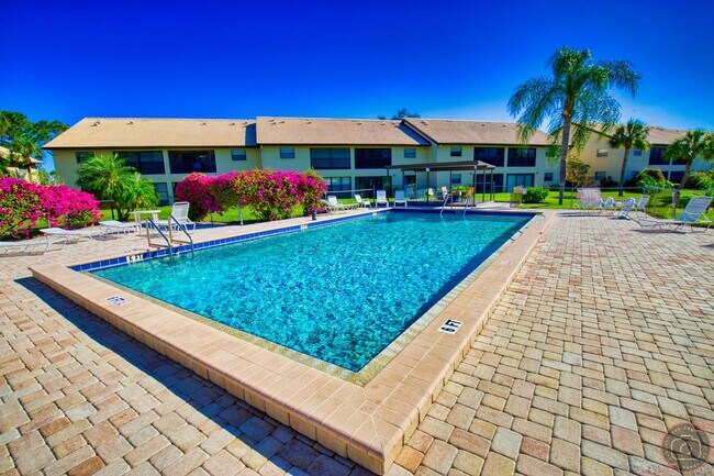 Building Photo - Seasonal Short-Term 2 Bedroom 2 Bathroom Second Floor Condo in Mission Lakes!